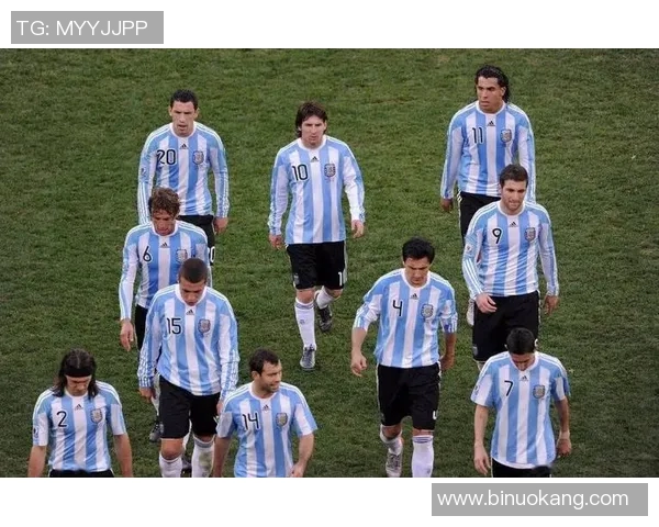 阿根廷足球传奇帕勒莫的辉煌生涯与不屈精神探索 阿根廷足球传奇帕勒莫的辉煌生涯与不屈精神探索