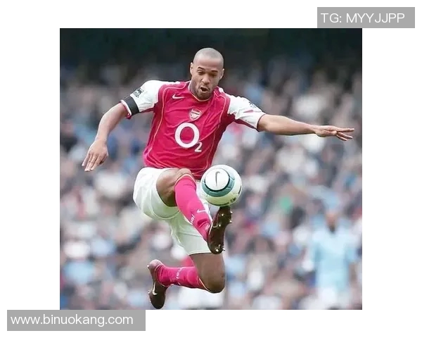 八位足球明星的传奇故事与他们在绿茵场上的辉煌成就解析