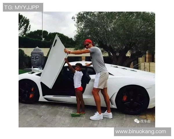 足球明星驾豪车满载现金引发热议背后故事揭秘