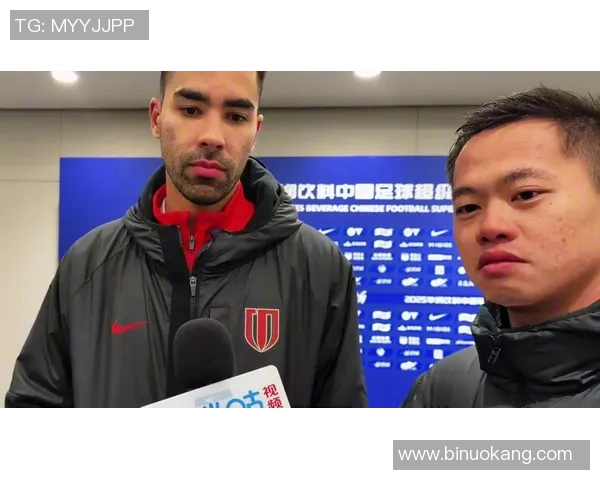 帅气足球明星转型教练的精彩瞬间与训练秘籍分享视频